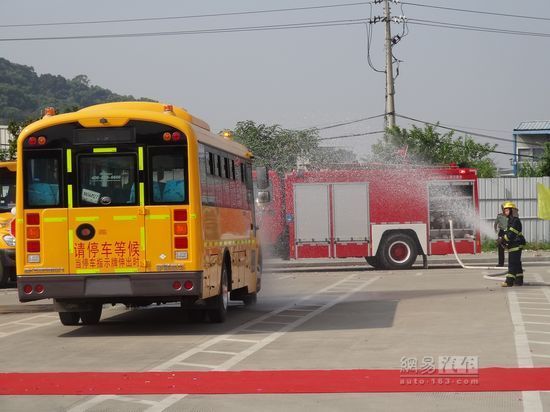 摸石頭過河 康馳攜宇通試水校車定制服務(wù)